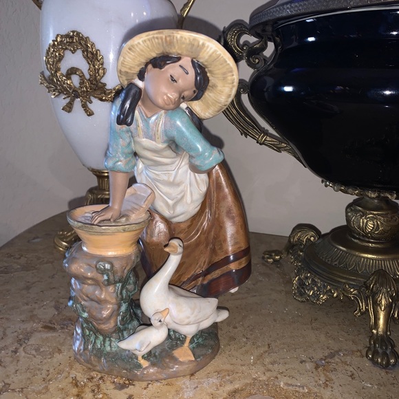 Lladro Laundry 🌹 - Picture 3 of 10